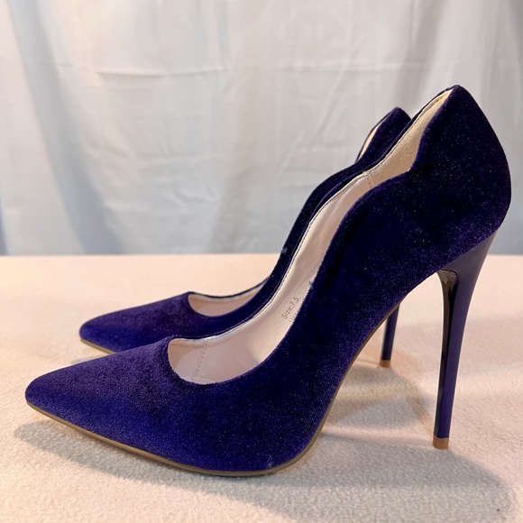 New Calvin Klein Spring/Summer Floral Dress - Picture 3 of 10